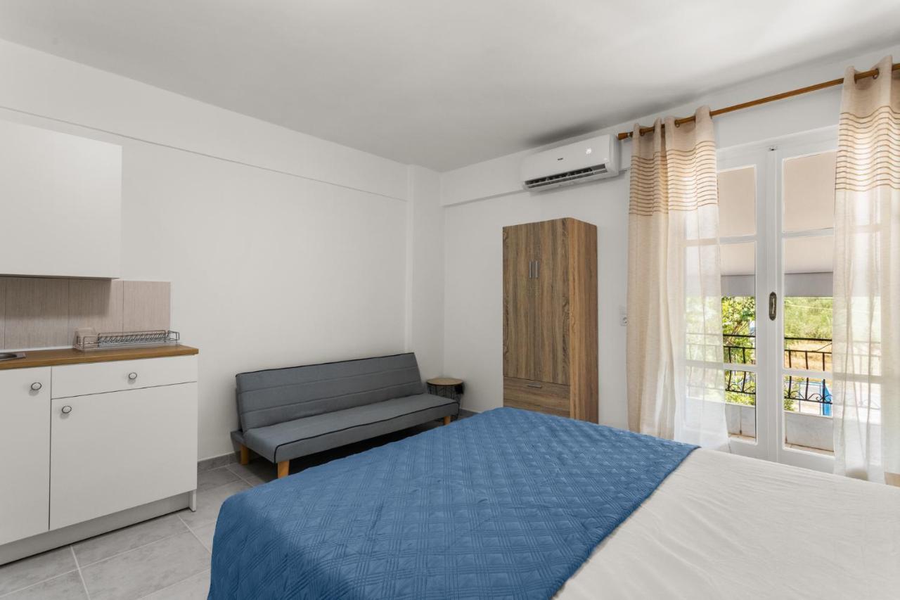 Nikolas Apartments Stoupa Lévktron Eksteriør billede
